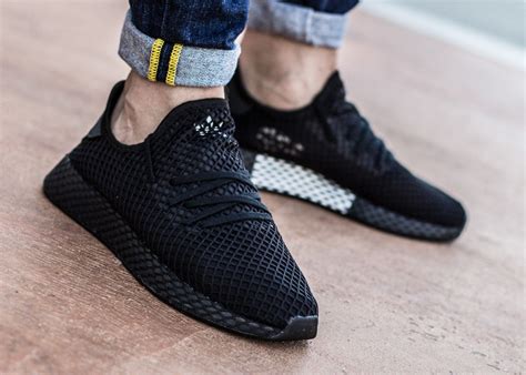 adidas deerupt black.